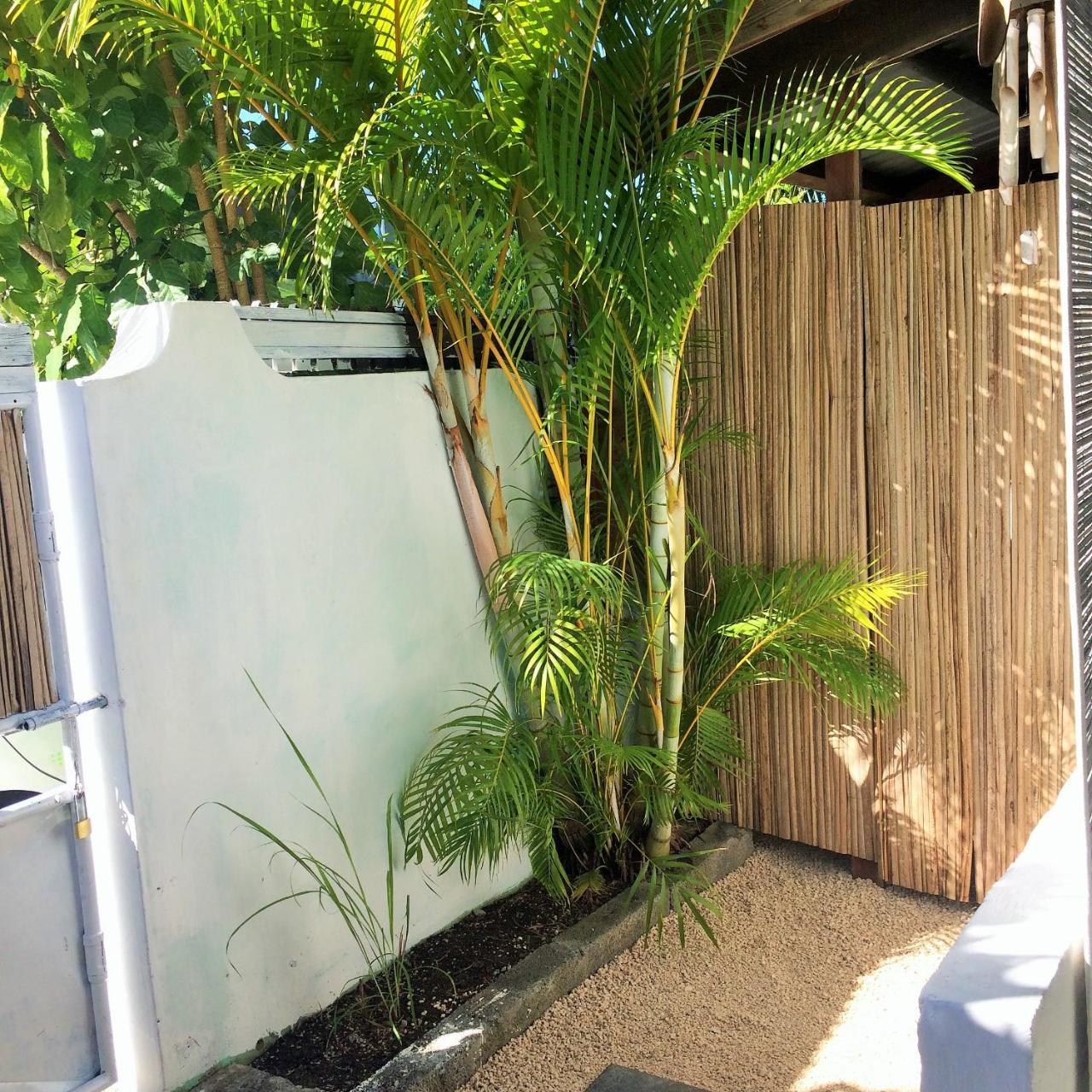 Holiday Surf Lodge Tamarin Exterior photo